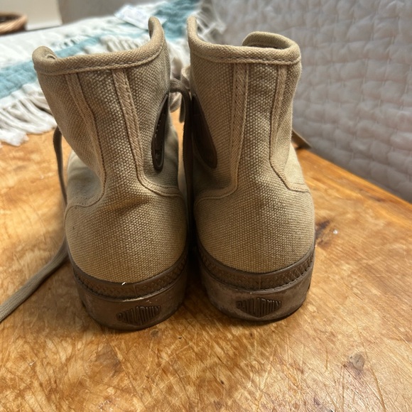 Palladium Tan and Brown Boots Rugged High-Top Design - Picture 4 of 6